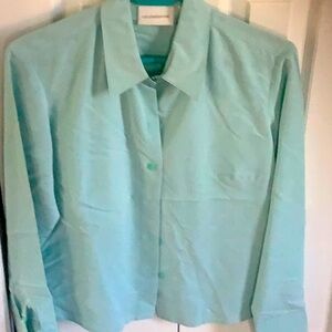 Gorgeous ladies button down blouse. Liz Claiborne size S perfect condition